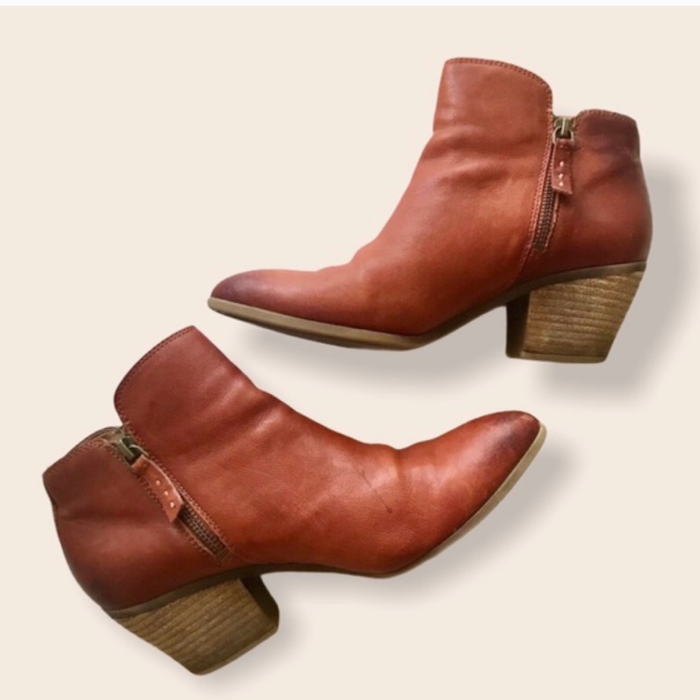 FRYE booties 🌿
